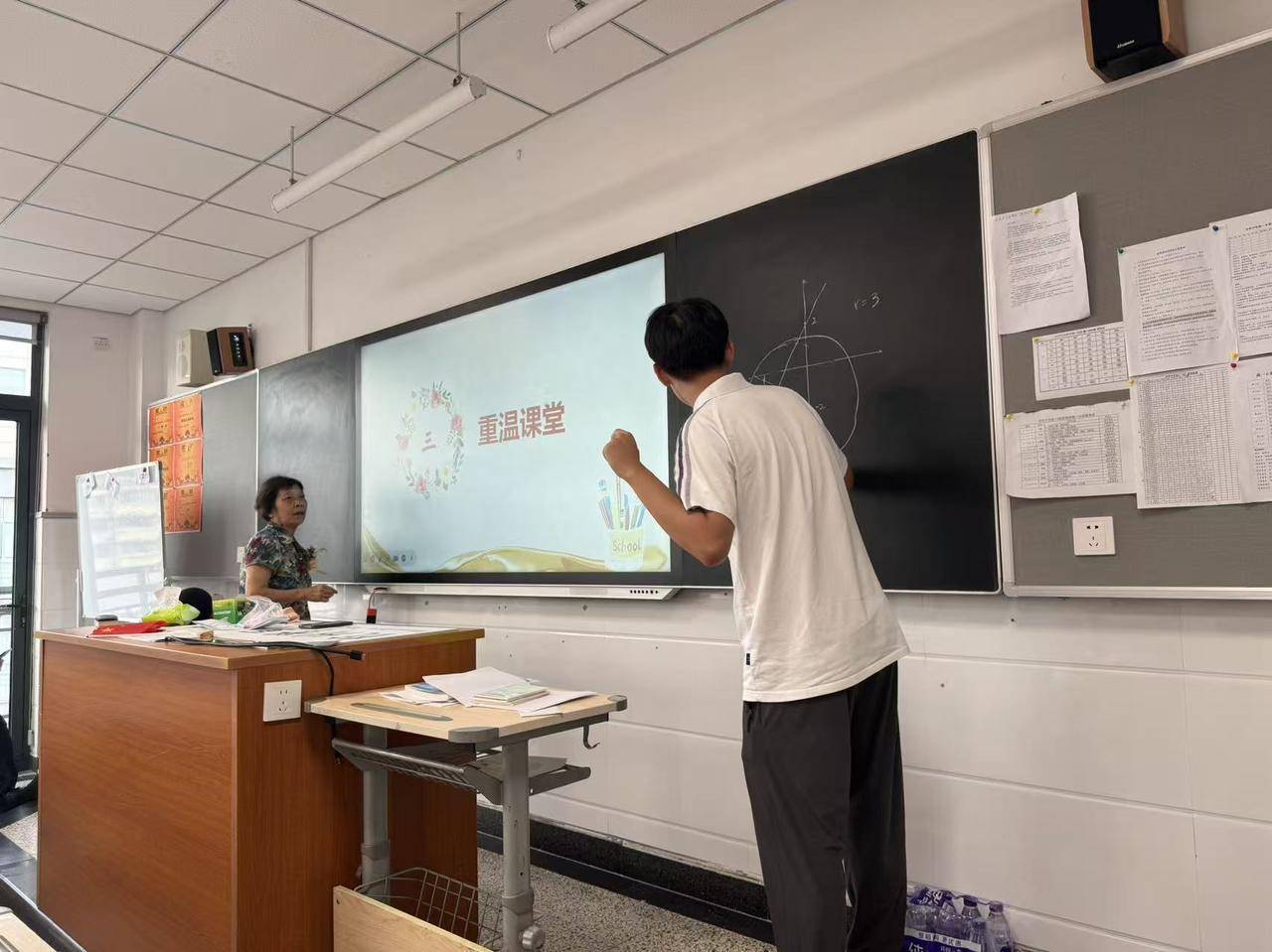 那个让老师骄傲的“调皮”班级!30年同学聚会<strong></p>
<p>国旅联合股票</strong>,还伴有一封来自贵州的感谢信