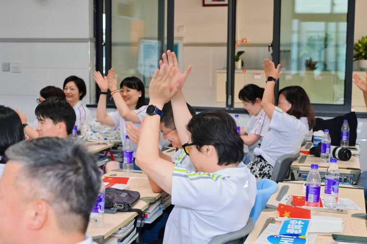 那个让老师骄傲的“调皮”班级!30年同学聚会<strong></p>
<p>国旅联合股票</strong>,还伴有一封来自贵州的感谢信