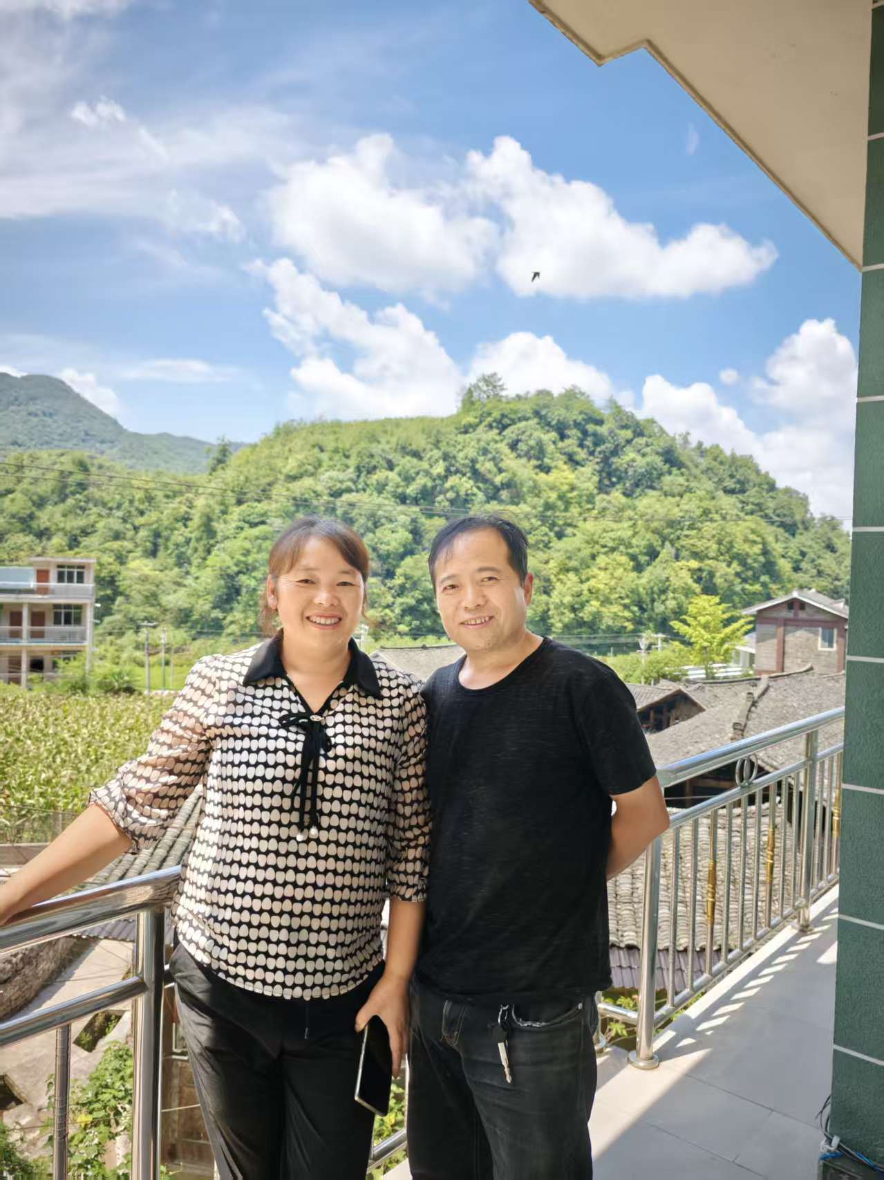 那个让老师骄傲的“调皮”班级!30年同学聚会<strong></p>
<p>国旅联合股票</strong>,还伴有一封来自贵州的感谢信