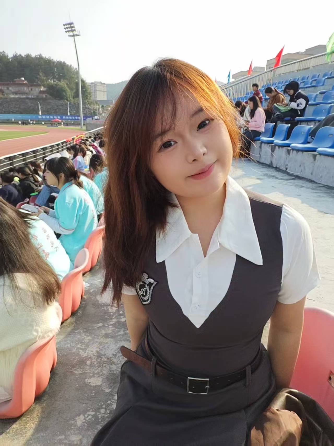 那个让老师骄傲的“调皮”班级!30年同学聚会<strong></p>
<p>国旅联合股票</strong>,还伴有一封来自贵州的感谢信