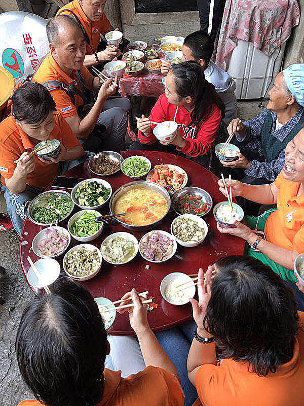 那个让老师骄傲的“调皮”班级!30年同学聚会<strong></p>
<p>国旅联合股票</strong>,还伴有一封来自贵州的感谢信