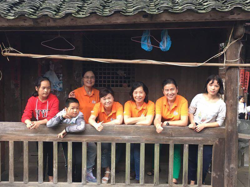 那个让老师骄傲的“调皮”班级!30年同学聚会<strong></p>
<p>国旅联合股票</strong>,还伴有一封来自贵州的感谢信