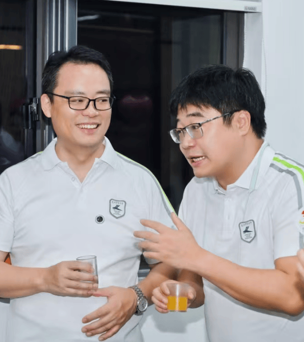 那个让老师骄傲的“调皮”班级!30年同学聚会<strong></p>
<p>国旅联合股票</strong>,还伴有一封来自贵州的感谢信