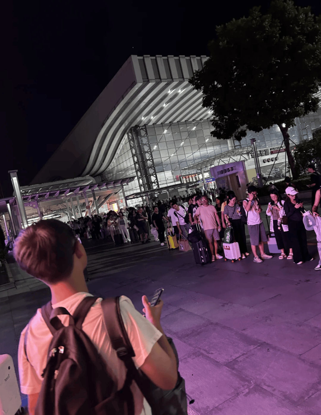 深圳北站凌晨返深被刷爆<strong></p>
<p>国旅联合股票</strong>!附近叫车超200人?别慌!公交地铁加班护送
