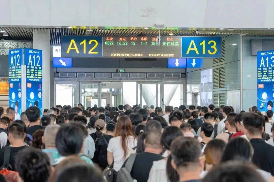 深圳北站凌晨返深被刷爆<strong></p>
<p>国旅联合股票</strong>!附近叫车超200人?别慌!公交地铁加班护送