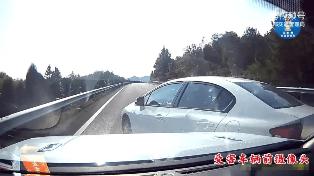“我撒谎天打雷劈!”男子高速突然强行变道致翻车<strong></p>
<p>鲁信创投股票</strong>,反诬赖对方