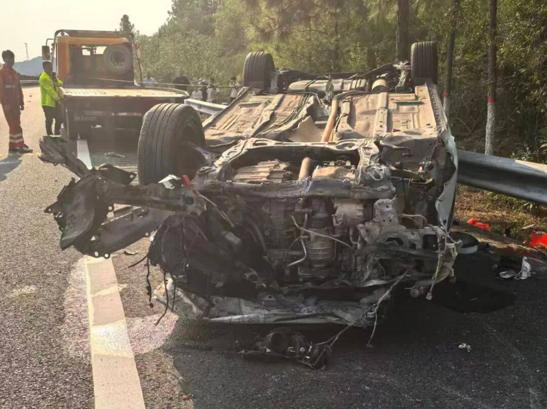 “我撒谎天打雷劈!”男子高速突然强行变道致翻车<strong></p>
<p>鲁信创投股票</strong>,反诬赖对方