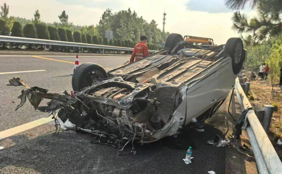 “我撒谎天打雷劈!”男子高速突然强行变道致翻车<strong></p>
<p>鲁信创投股票</strong>,反诬赖对方
