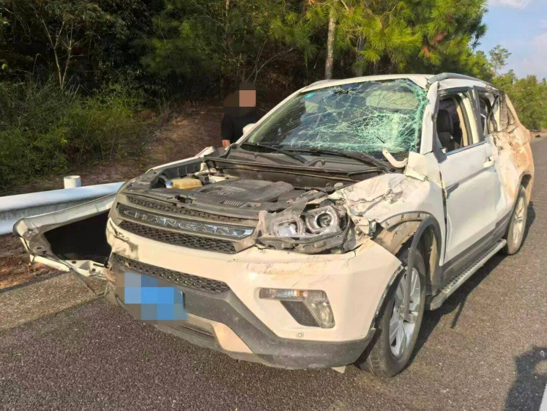 “我撒谎天打雷劈!”男子高速突然强行变道致翻车<strong></p>
<p>鲁信创投股票</strong>,反诬赖对方