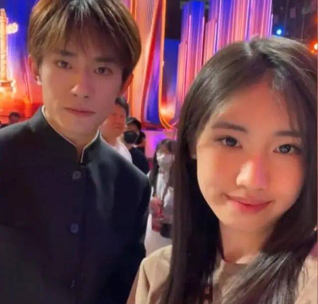 考古|冯小刚带女儿去陈思诚工作室!开个人账号还读影视专业<strong></p>
<p>鲁信创投股票</strong>,她也要“女承父业”吗?