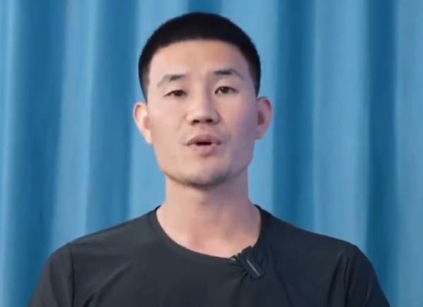 “嘎子”谢孟伟被执行超1400万;此前因穿警服带货被行拘7日<strong></p>
<p>农业银行股票代码</strong>,释放后暂停直播带货