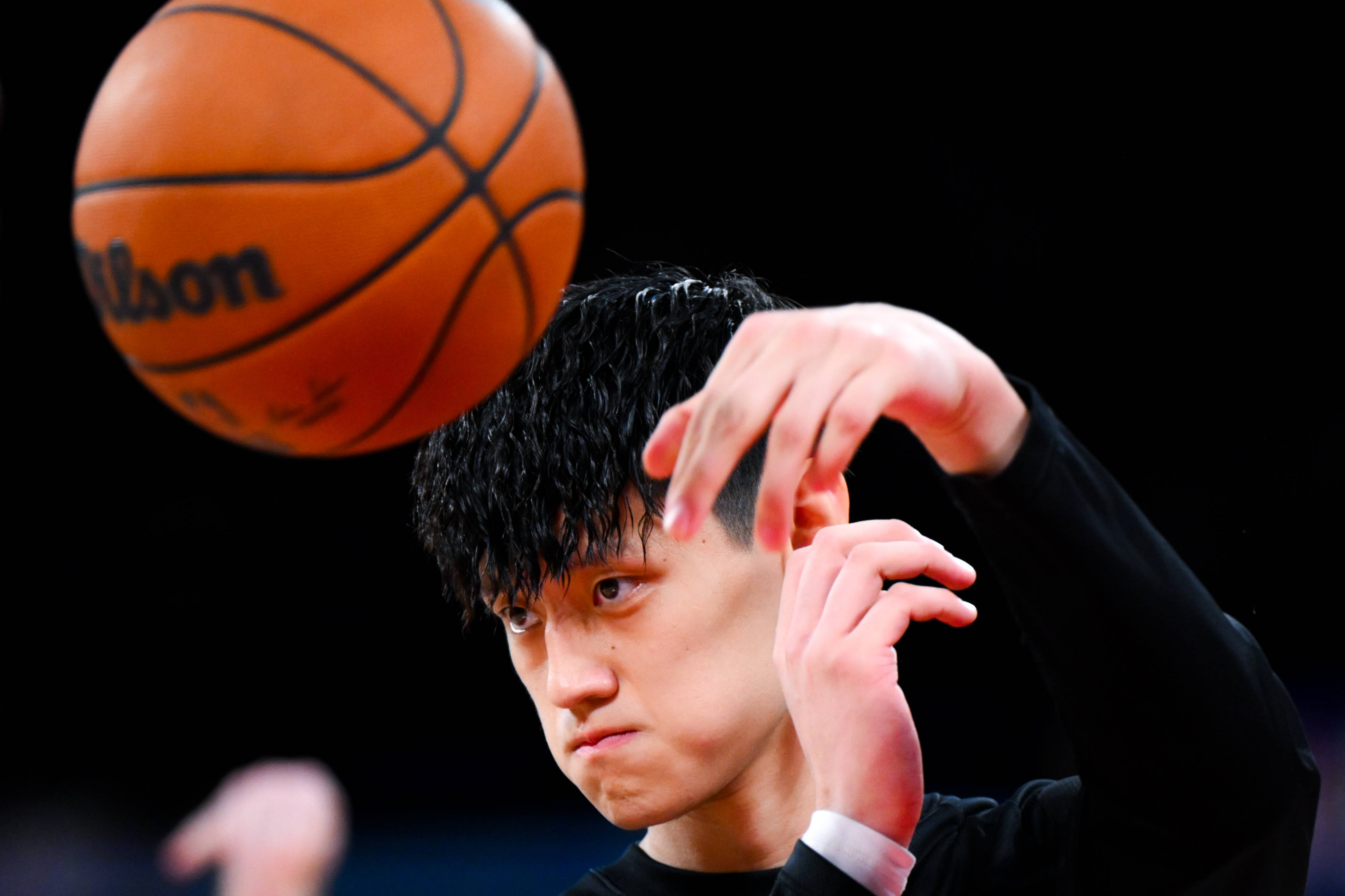 曾凡博谈重伤：除<strong></p>
<p>农业银行股票代码</strong>了腰伤 脑部也有一些严重的问题
