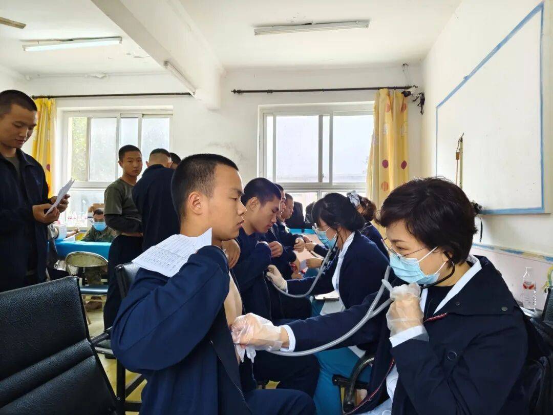 白衣为甲<strong></p>
<p>杭齿前进股票</strong>,守护戎装!第九六七医院温情服务新兵“入营第一关”