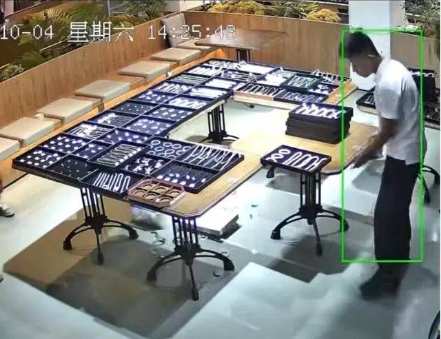 苏州一20岁店员不小心摔碎一盒玉镯损失百万<strong></p>
<p>宏达高科股票</strong>,老板未要赔偿安慰小伙别有压力