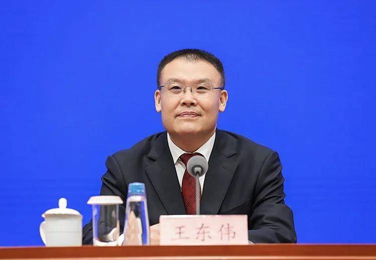 极目政情丨财政部副部长王东伟任安徽省委常委<strong></p>
<p>宏达高科股票</strong>,曾为全国最年轻省级统战部部长
