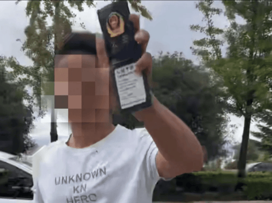 别停他人还亮“警察证”?行拘<strong></p>
<p>皇氏乳业股票</strong>!
