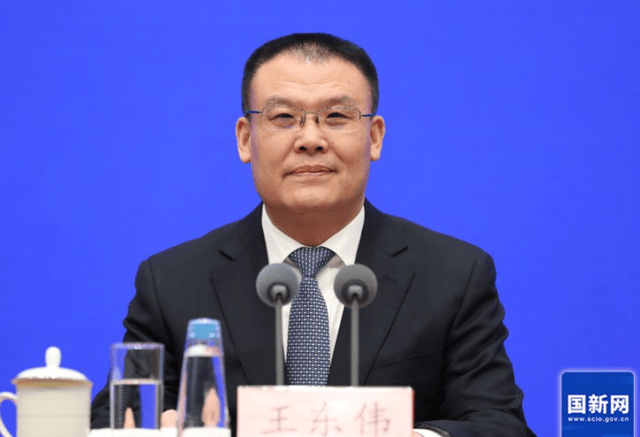 曾任河南省财政厅厅长、信阳市委书记<strong></p>
<p>皇氏乳业股票</strong>,财政部副部长王东伟履新安徽省委常委