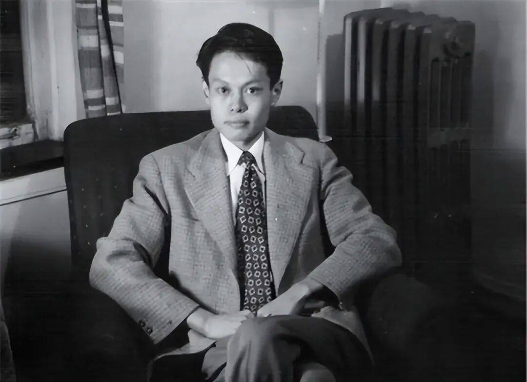 103岁杨振宁去世<strong></p>
<p>000552股票</strong>,象牙塔倒塌