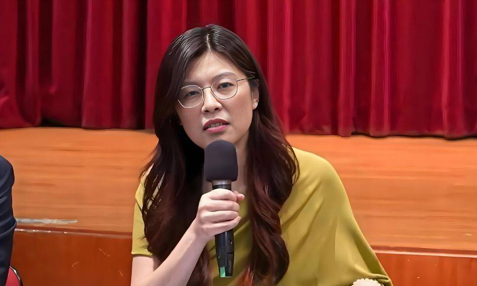 郑丽文高喊“我是中国人”<strong></p>
<p>600303股票</strong>,但她手里的国民党机会已经不多了