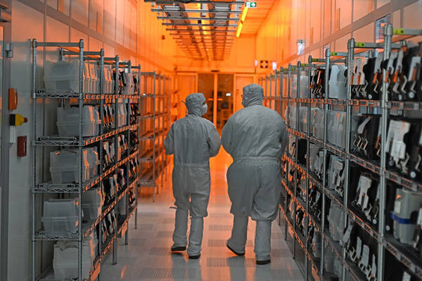 荷兰分析人士:安世半导体事件表明<strong></p>
<p>300235股票</strong>,欧洲夹在中美之间无能为力