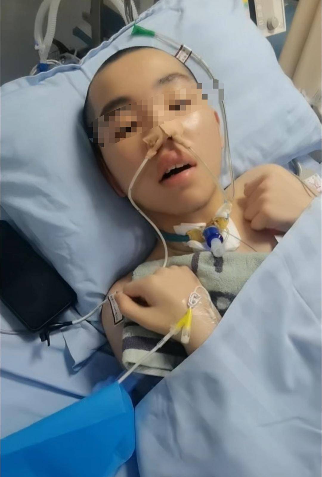 14岁男生嬉闹时被女同学打中左胸后瘫痪 家属:女孩父母为残疾人<strong></p>
<p>300235股票</strong>,后续费用无着落