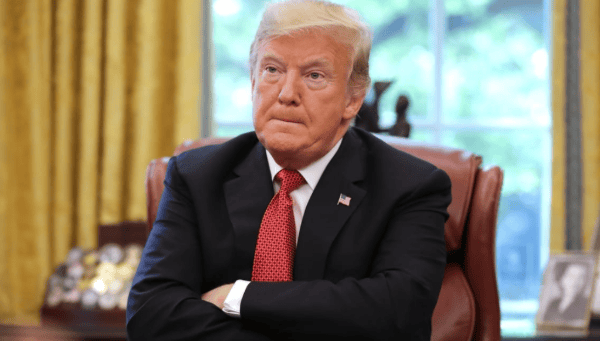 特朗普又变卦了?美方逼中国“二选一”<strong></p>
<p>300235股票</strong>,中国还没表态,美国民众遭不住了,华盛顿罕见一幕上演!