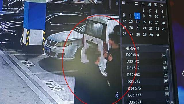 临沂俩小伙偷摸去派出所门口放下<strong></p>
<p>300235股票</strong>了…