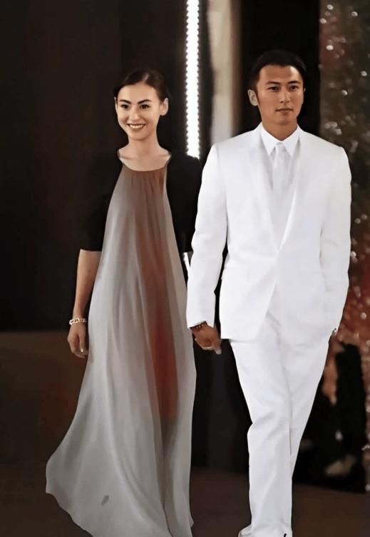 考古丨《喜剧之王》的“顶级售后”?周星驰罕见露面为张柏芝打call<strong></p>
<p>顺丰股票002352</strong>,瞬间点燃全场!