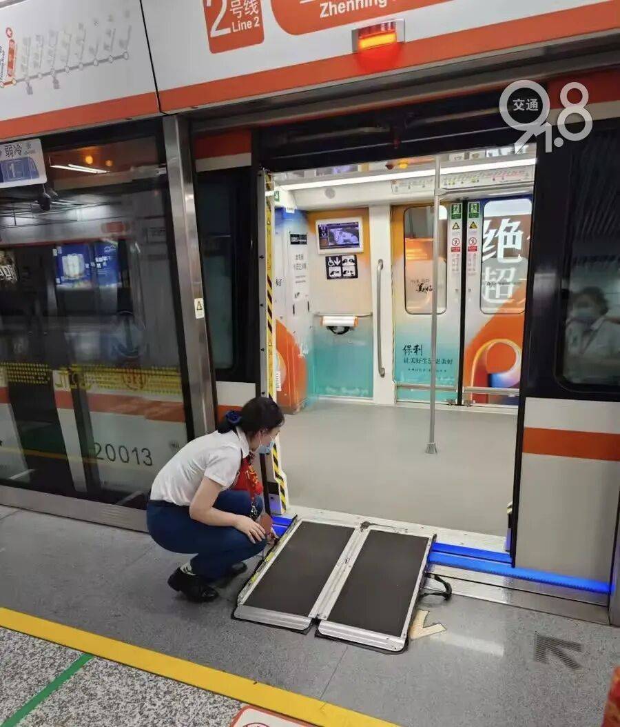 杭州地铁内<strong></p>
<p>股票新闻</strong>，女乘客突然崩溃大哭！紧接着……这一幕被拍下