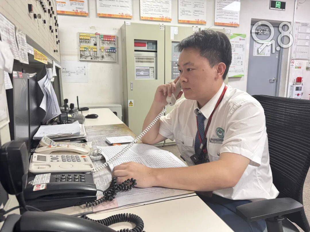 杭州地铁内<strong></p>
<p>股票新闻</strong>，女乘客突然崩溃大哭！紧接着……这一幕被拍下