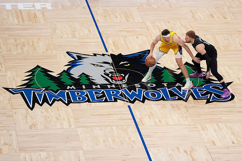 成队史首人<strong></p>
<p>股票新闻</strong>，里夫斯绝杀后打趣：詹姆斯和东契奇会说我打得差