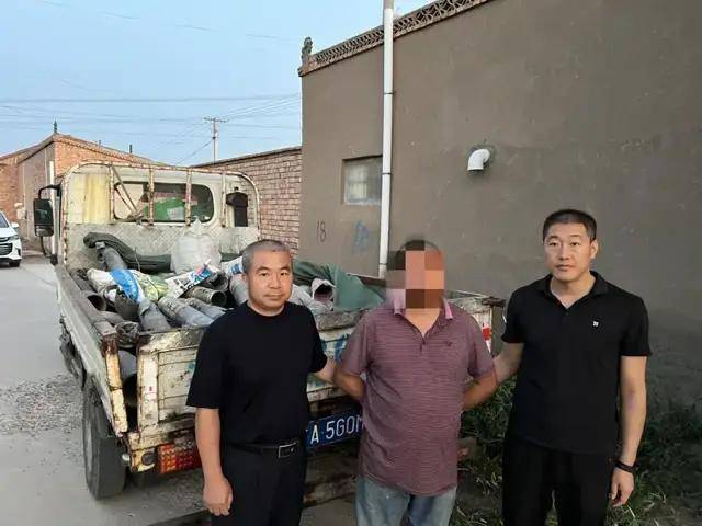 解放军报警!有人拾取3吨多炮弹残片卖钱<strong></p>
<p>股票新闻</strong>,甚至有完整弹头?