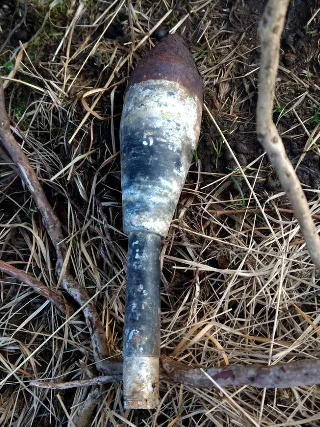 解放军报警!有人拾取3吨多炮弹残片卖钱<strong></p>
<p>股票新闻</strong>,甚至有完整弹头?