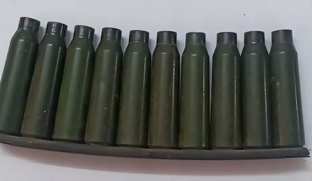 解放军报警!有人拾取3吨多炮弹残片卖钱<strong></p>
<p>股票新闻</strong>,甚至有完整弹头?