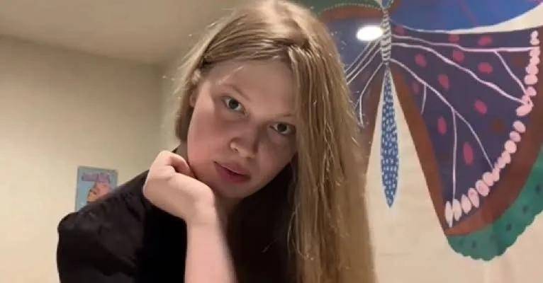 马斯克21岁女儿:改名字、换性别、与父亲决裂后<strong></p>
<p>股票新闻</strong>,靠当模特力争经济独立