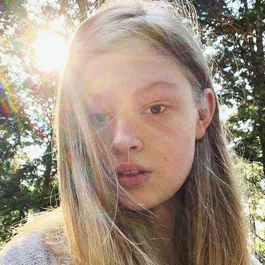 马斯克21岁女儿:改名字、换性别、与父亲决裂后<strong></p>
<p>股票新闻</strong>,靠当模特力争经济独立