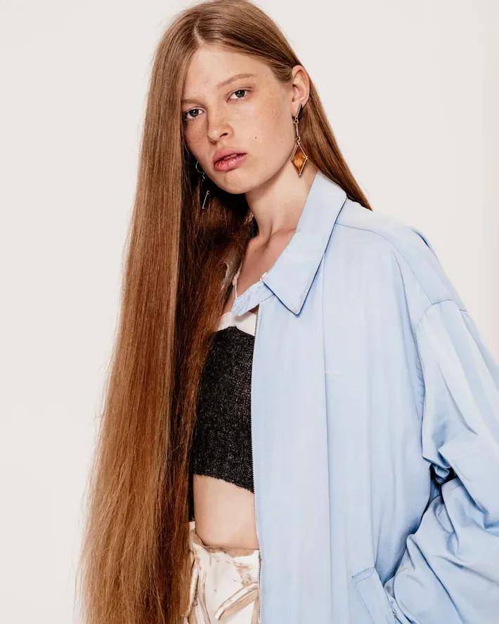 马斯克21岁女儿:改名字、换性别、与父亲决裂后<strong></p>
<p>股票新闻</strong>,靠当模特力争经济独立