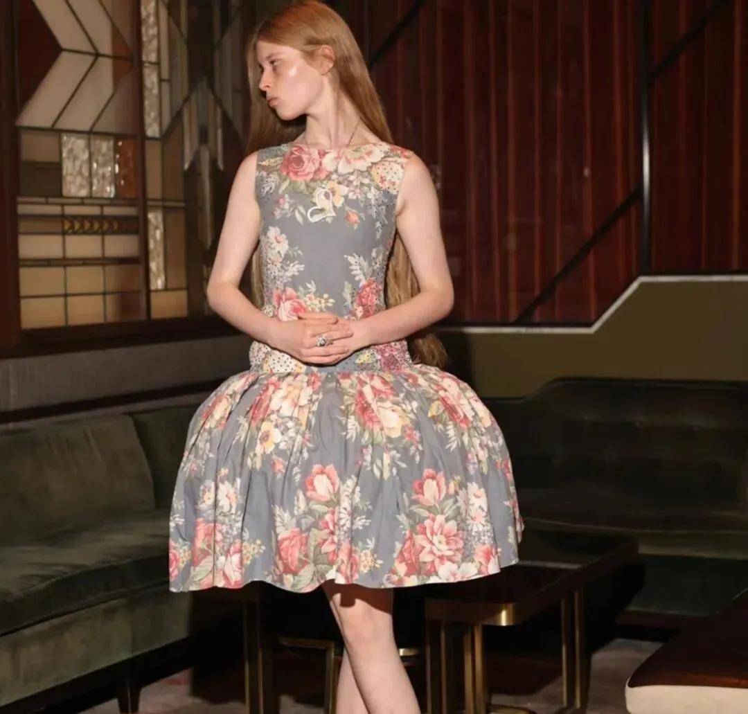 马斯克21岁女儿:改名字、换性别、与父亲决裂后<strong></p>
<p>股票新闻</strong>,靠当模特力争经济独立