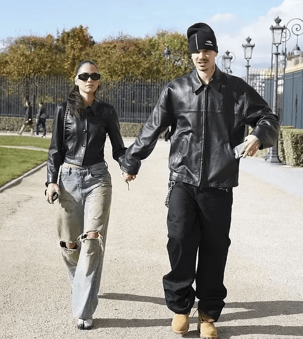 考古|小贝俩儿子恋上同一个女人<strong></p>
<p>股票新闻</strong>,原来贝克汉姆家族关系破裂竟是因为她!