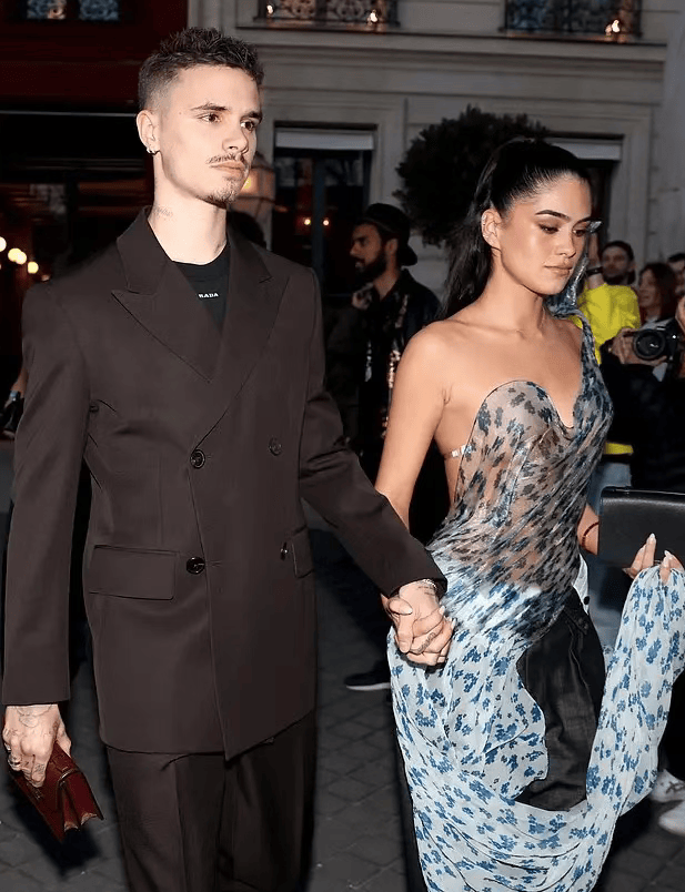 考古|小贝俩儿子恋上同一个女人<strong></p>
<p>股票新闻</strong>,原来贝克汉姆家族关系破裂竟是因为她!