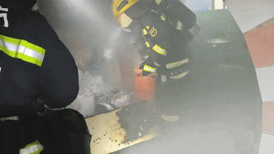 大意了！爷爷送孙子上学前忘了这件事<strong></p>
<p>白银股票</strong>，一家人差点无家可归！