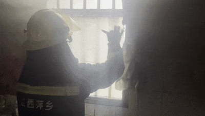 大意了！爷爷送孙子上学前忘了这件事<strong></p>
<p>白银股票</strong>，一家人差点无家可归！