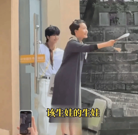 考古|何赛飞录节目把刘嘉玲刘晓庆等嘉宾得罪完<strong></p>
<p>白银股票</strong>，她是情商低还是真性情？