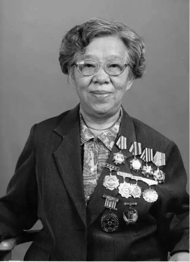 送别!她在上海逝世<strong></p>
<p>股票知识入门</strong>,享年102岁!出身名门世家,被誉为“人民海军居里夫人式女杰”