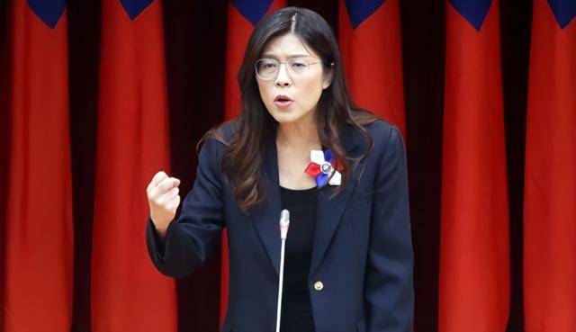 郑丽文:台湾在最危险时刻<strong></p>
<p>股票知识入门</strong>,两岸必须和平稳定,否则一切都免谈!