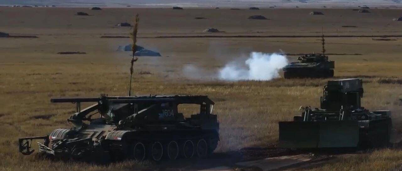 大场面!机器狗、无人机开路<strong></p>
<p>连云港股票</strong>,实兵对抗演练画面公布