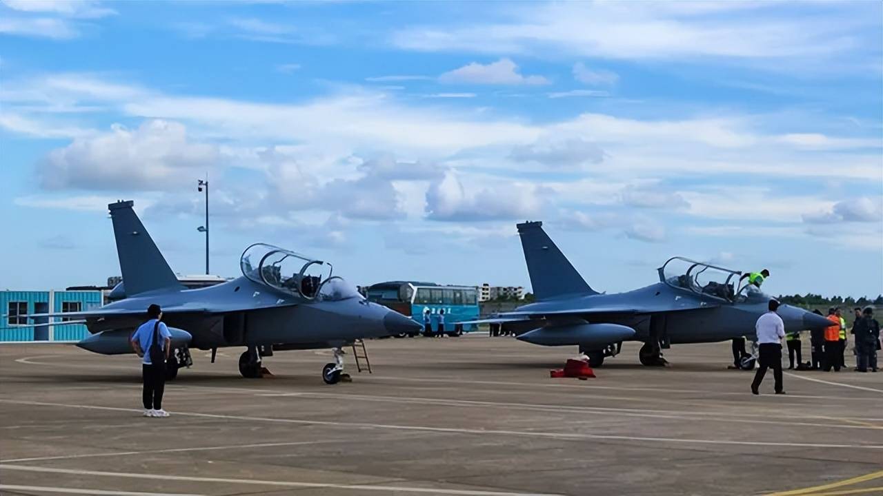 歼-35青春版<strong></p>
<p>连云港股票</strong>？076专用舰载机？新机“超级小黄蜂”究竟是干嘛的？