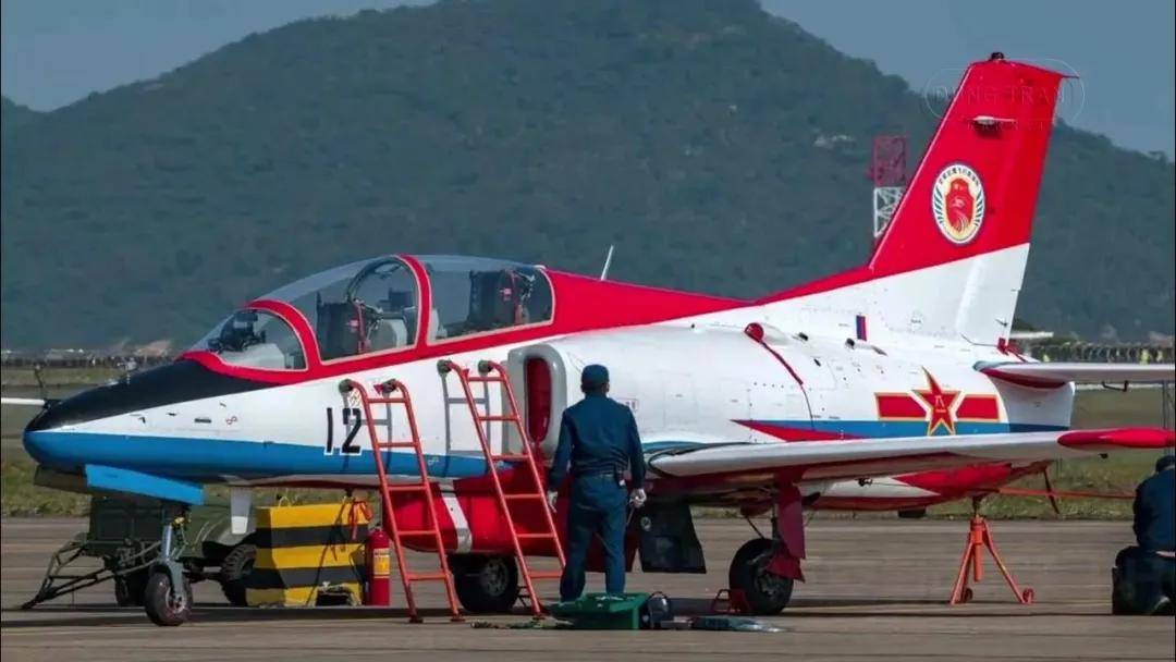 歼-35青春版<strong></p>
<p>连云港股票</strong>？076专用舰载机？新机“超级小黄蜂”究竟是干嘛的？