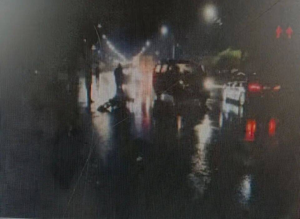 男子买馒头路上遇车祸不治身亡<strong></p>
<p>连云港股票</strong>，肇事司机称遭远光灯照射闯祸，57.7万判赔款难执行