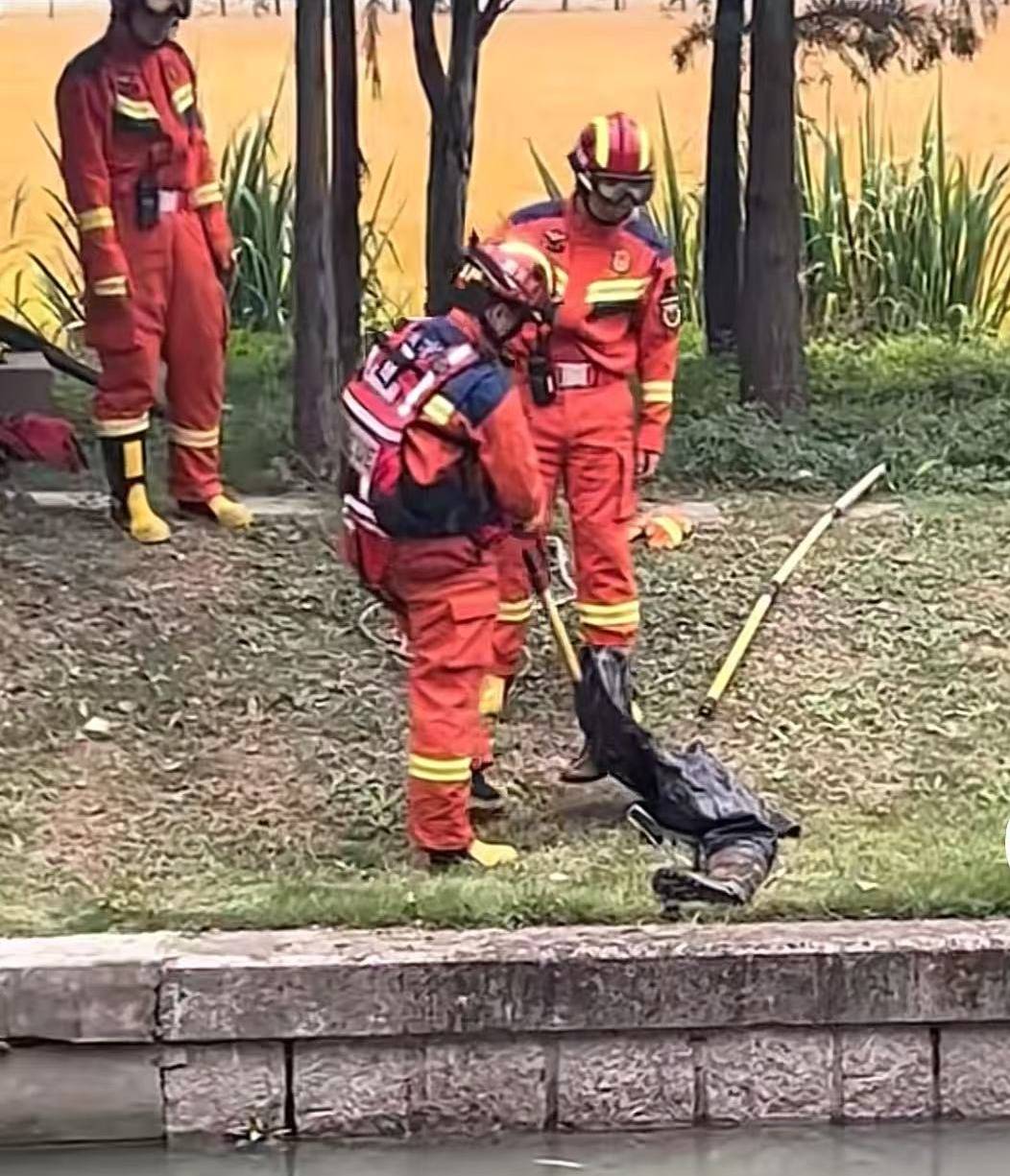 上海一男子报警称发现“浮尸”!多部门“全副武装”赶来<strong></p>
<p>东吴证券股票</strong>,结局反转:捞起一双长筒雨鞋
